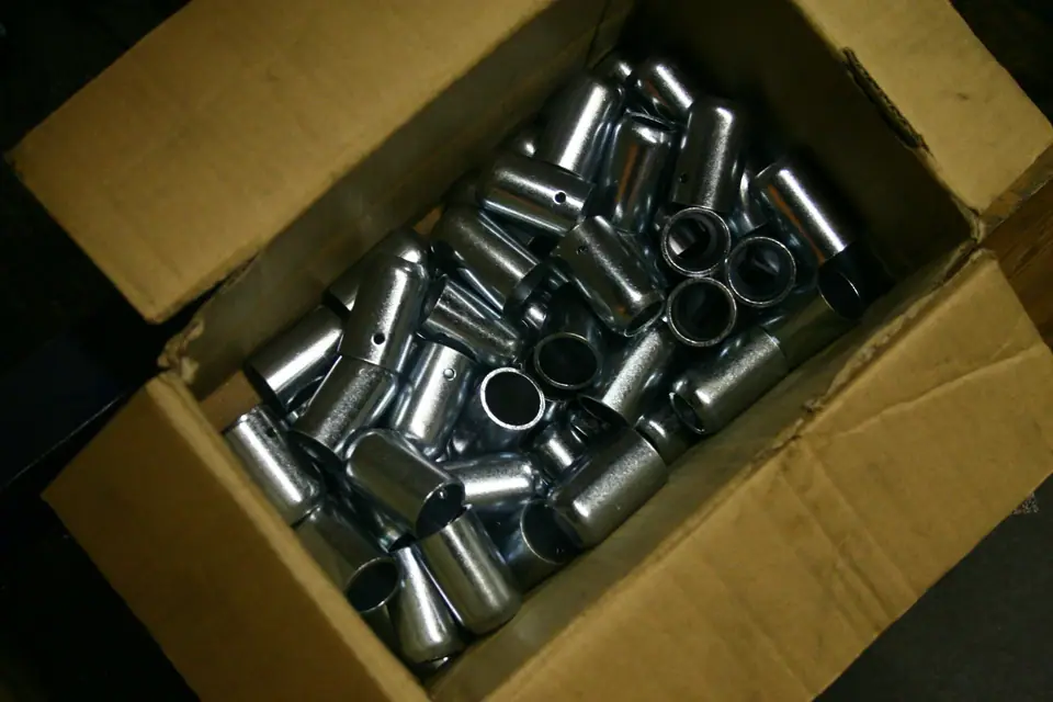 Box of steel hose ferrules